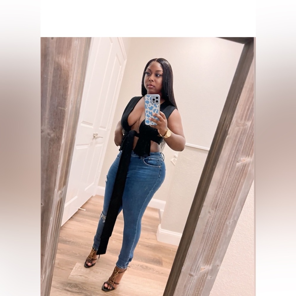 Meet your Posher, Debrisha